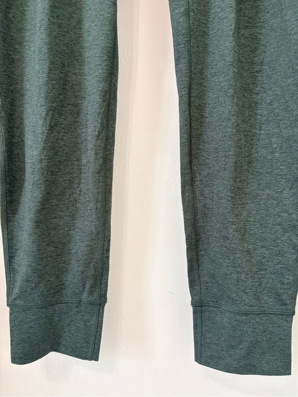 Vuori Sunday Performance Jogger Sz Small Heather Agate Green EUC - Picture 5 of 9